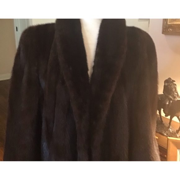 Natural female full length mahogany mink coat - Picture 9 of 16